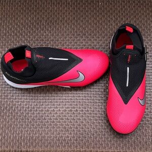 Nike Women’s Black and Pink Athletic Shoes